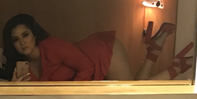 My selfies last night before heading out for sushi! Had an awesome night and dinner with my girl @AluraJenson<a href="/tag/model"class="tags"><span>#model</span></a><a href="/tag/actress"class="tags"><span>#actress</span></a><a href="/tag/ceo"class="tags"><span>#ceo</span></a><a href="/tag/cam"class="tags"><span>#cam</span></a>