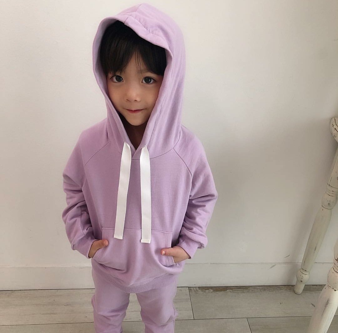 lordofvaleris's tweet photo. Adoro quando dou opção de roupas pras crianças e elas decidem combinar entre si. 💜 https://t.co/Qf6cDq04dL