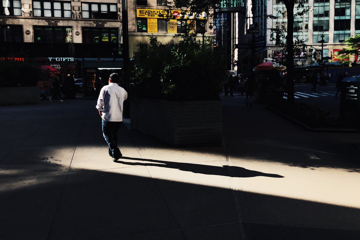 Cars were fun subjects, but other narratives started to attract my eye as well. Harsh light in the city was a theme I gravitated towards, playing with the chiaroscuro contrast of the city. To me, it evokes a cinematic style.  #shotoniphone