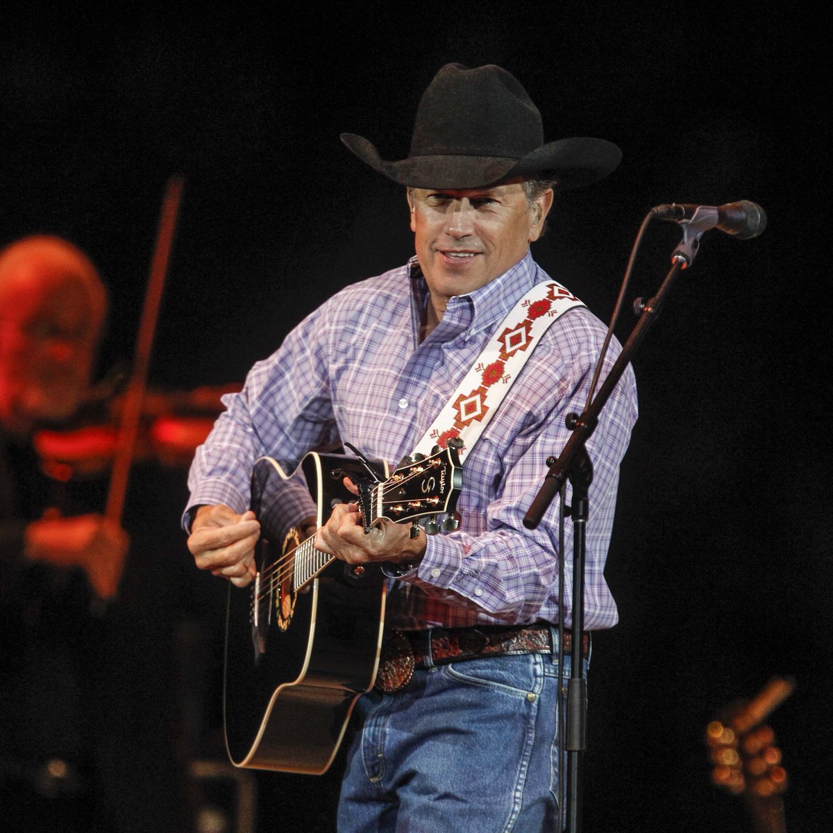 RODEOHOUSTON's tweet photo. Howdy, @GeorgeStrait! 🤠 The King of Country Music is back at #RODEOHOUSTON tonight for his 30th performance and we couldn't be more excited! https://t.co/LYajy6kGE8