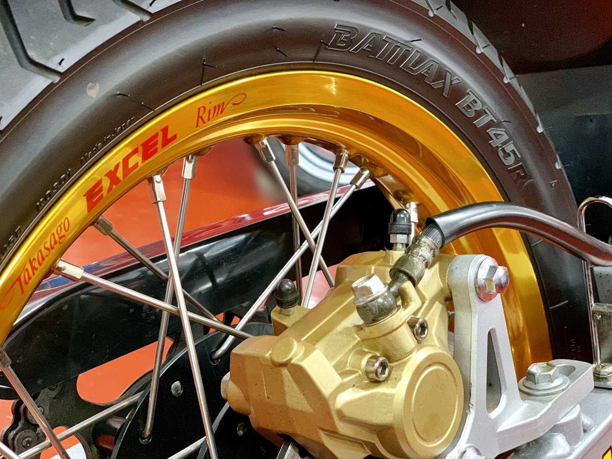 VibedClassics's tweet photo. AVAILABLE NOW... 1988 Yamaha TDR 250 YPVS only 5500 miles complete with all original parts too, nut &amp; bolt perfect 😍 more pictures &amp; info at https://t.co/i2aNNaWRJh #yamahaclassic #yamahaypvs #tdr250 #rd350 #rd250 #classicbikes https://t.co/af4ugcvQt7