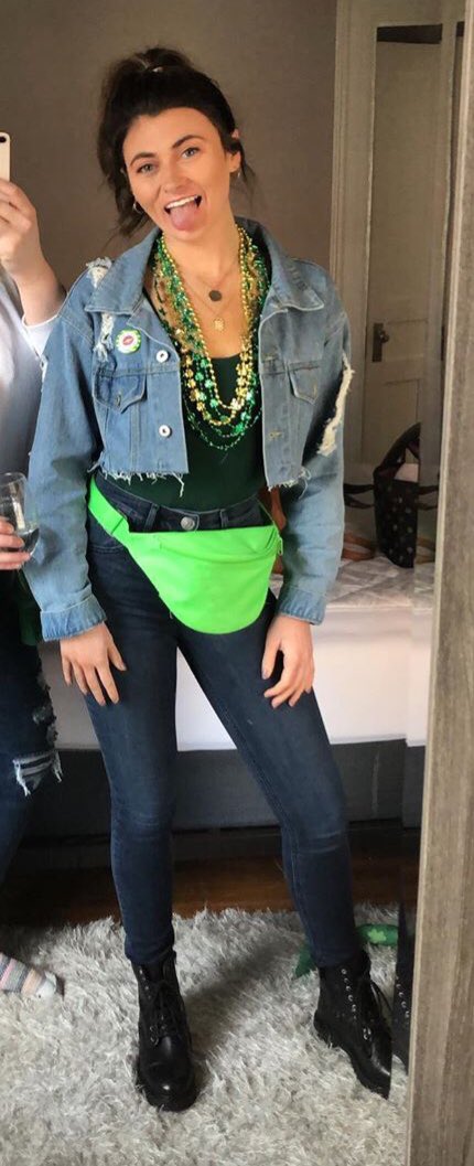 AdyBurns37's tweet photo. Oh your sister wears your clothes? Cool. Mine CUT HALF OF MY JACKET OFF IN ATTEMPTS TO LOOK TRENDY ON SOME DUMBASS HOLIDAY. The bottom half of my jacket is just GONE. https://t.co/d9OH5o5co0