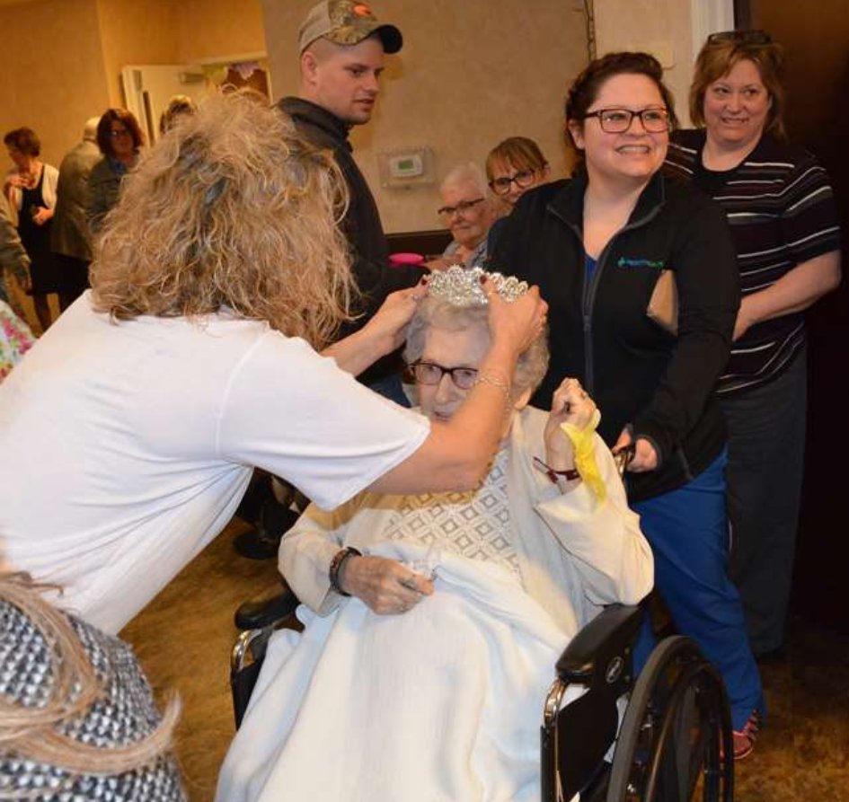 WillowsWillard's tweet photo. Highlights from our 3rd Annual Senior Prom. It was truly a moment, a day and night to remember. #SeniorProm2019 #connectgenerations #volunteers #community #family #TrilogyLiving #willowsatwillard #enjoylife https://t.co/2CDe2KubjI