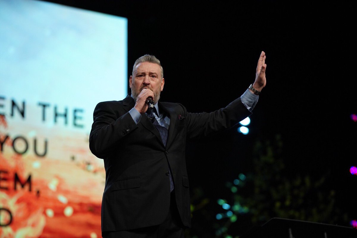 HoustonTim1's tweet photo. The spiritually dead are led by their head! Instant classic sermon today by @RealRodParsley @whclife #ChangeYourSeason https://t.co/iTy3ppQdDz