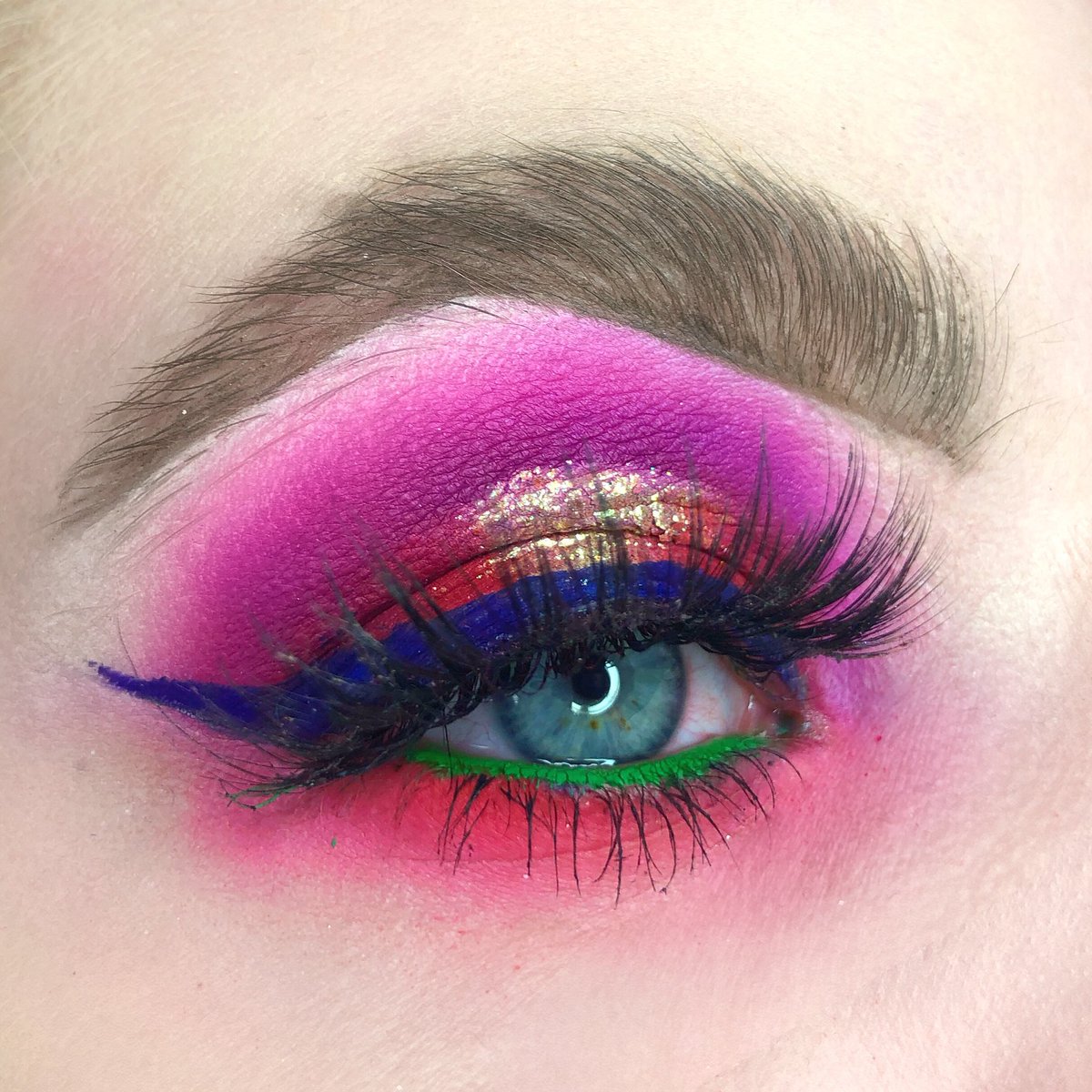 glamwithleash's tweet photo. @norvina1 please notice me 💃🌻🌹🌷🦄 https://t.co/sfhlGDzEOM