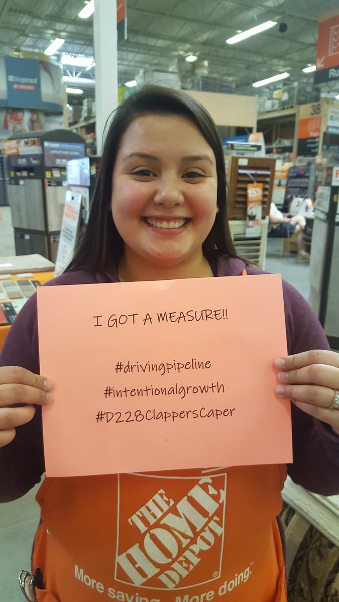 Katlyn just set up a measure for a big job! Go get 'em #D228clapperscaper #8439 @mike_balentine @lailoniroberts @MauriceRoberso3 @melaniepayneTHD @guest_charles