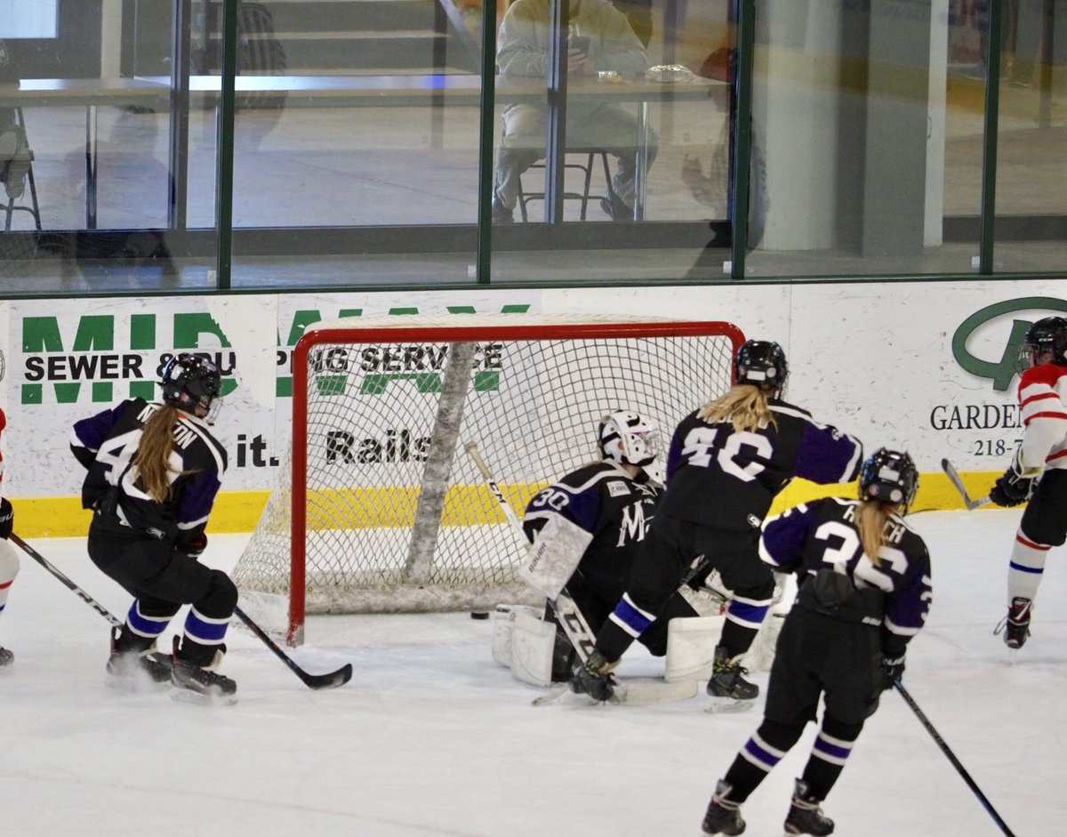 DriverHomich's tweet image. Short handed goal by Moose Lake as the 2nd period clock runs out puts them up 3-0.