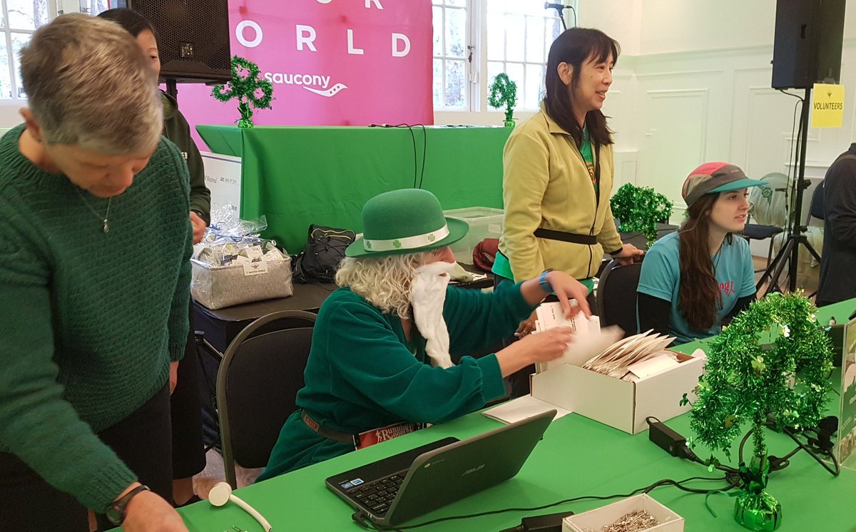 LGRoadRunners's tweet photo. A huge thanks to the many #volunteers who made yesterday's @stpatricks5k a success and so much fun for everyone! #raceforce #bmo - congrats to @kwarrendorf, Steve Mattina and their team! 👏👏🍀 https://t.co/gud4GblqB0