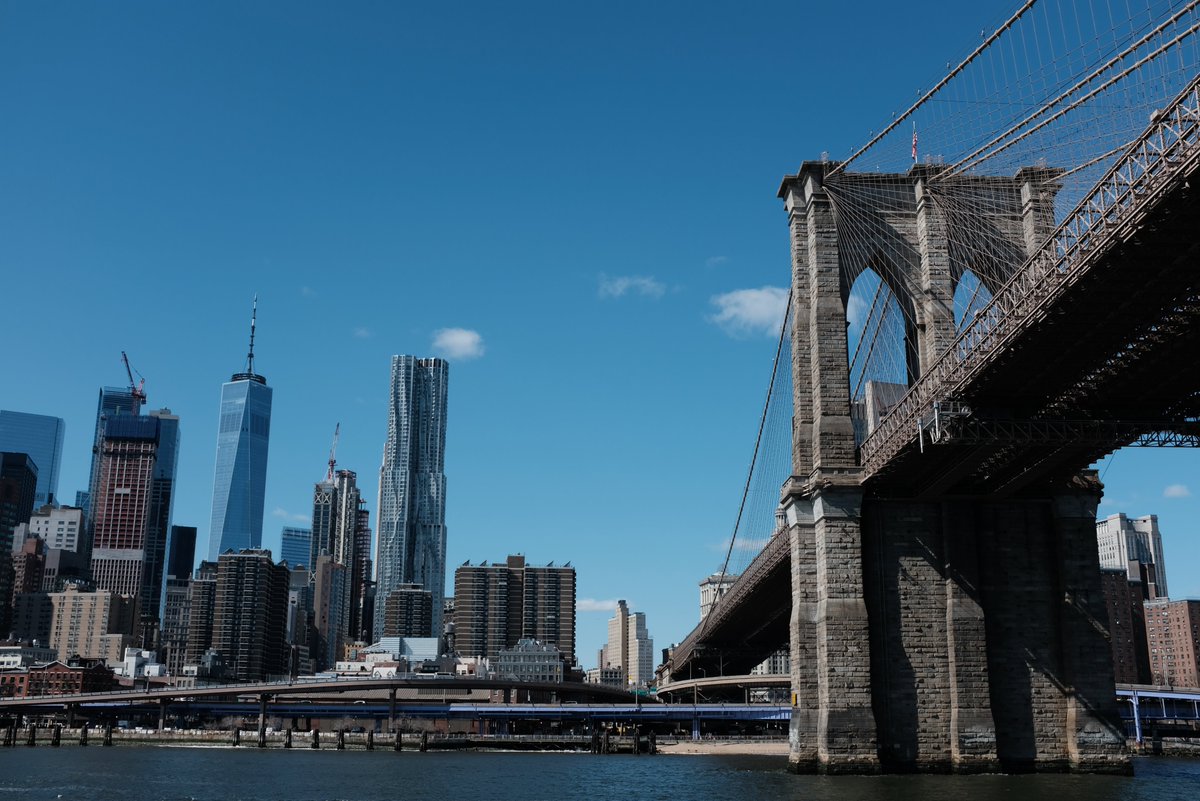 christof_tim's tweet photo. With a boot around Manhattan #NY #HudsonRiver #Manhatt #StreetArt https://t.co/1AHegoQ6z6