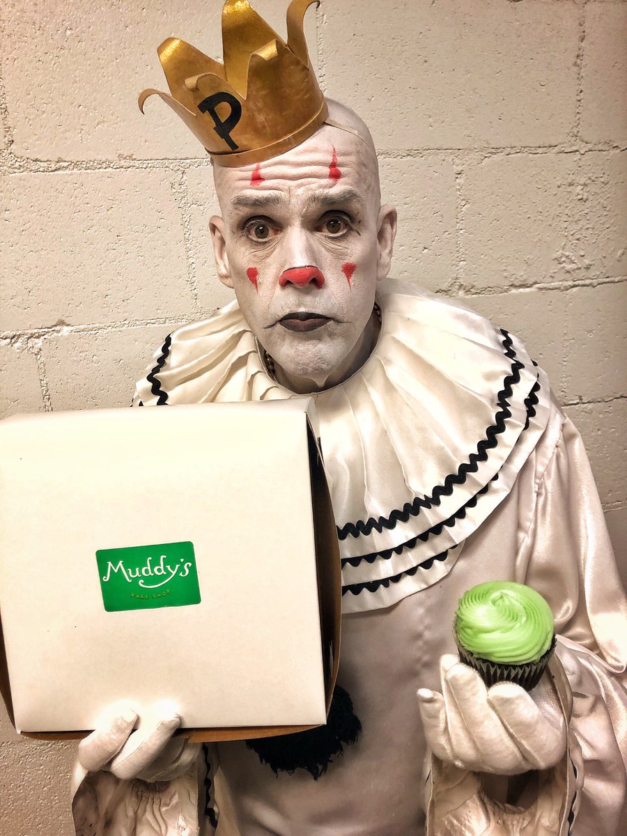 Our P3 pal @xtravert2001 brought us some green vegan goodies from <a href="/muddysbakeshop/">Muddy's Bake Shop</a> for #StPattysDay <a href="/MinglewoodHall/">Minglewood Hall/1884</a> Memphis. 💚💚💚💚💚