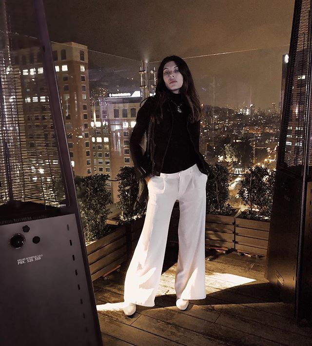 Un día sientes que lo tienes todo y al otro también 🤘🏻 #gratitudeatitude .
#upinthesky@sky15rooftop#sohumcoins