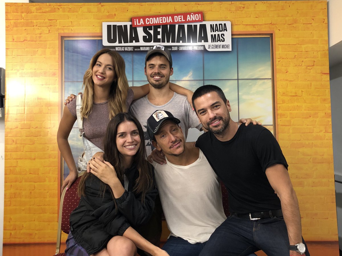 LeandroLeunis's tweet photo. Hermosa noche hemos pasado! #UnaSemanaNadaMas es un excelentísimo plan. Divertida, dinámica. @vazqueznico @flor_vigna y @rojasbenjamin dejan todo en el escenario. Con @zairana los esperamos mañana en #Morfi! https://t.co/Q1TJjnZI5B