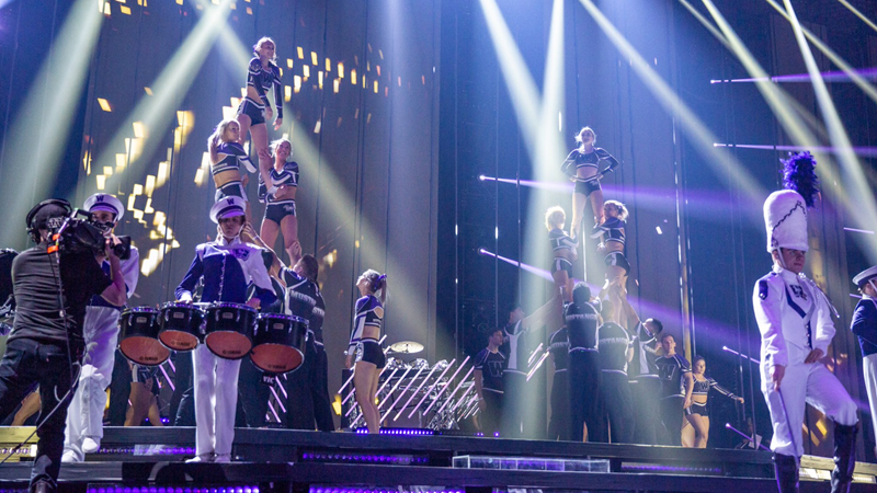 WesternMustangs's tweet photo. Mustangs Band &amp; Cheerleaders perform at Juno Awards
READ: https://t.co/wyEprRZ0am
📸 @WesternU 
#westernu @WesternBand @CheerWestern https://t.co/tBxo4jAmBu