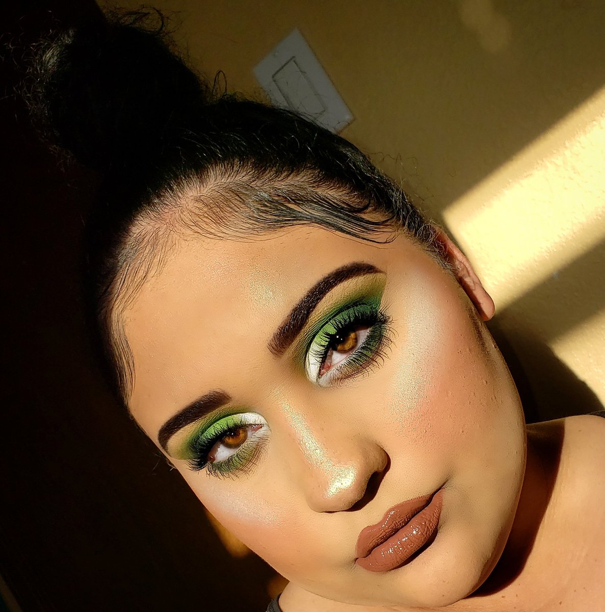 Tamantaaa's tweet photo. Typical St. Patrick's day makeup🍀🍀
.
.
#makeup #stpatricksday #greenvibes #jamescharlespalette #green #luck #lucky #dontpinchme https://t.co/xVUXlslPYx