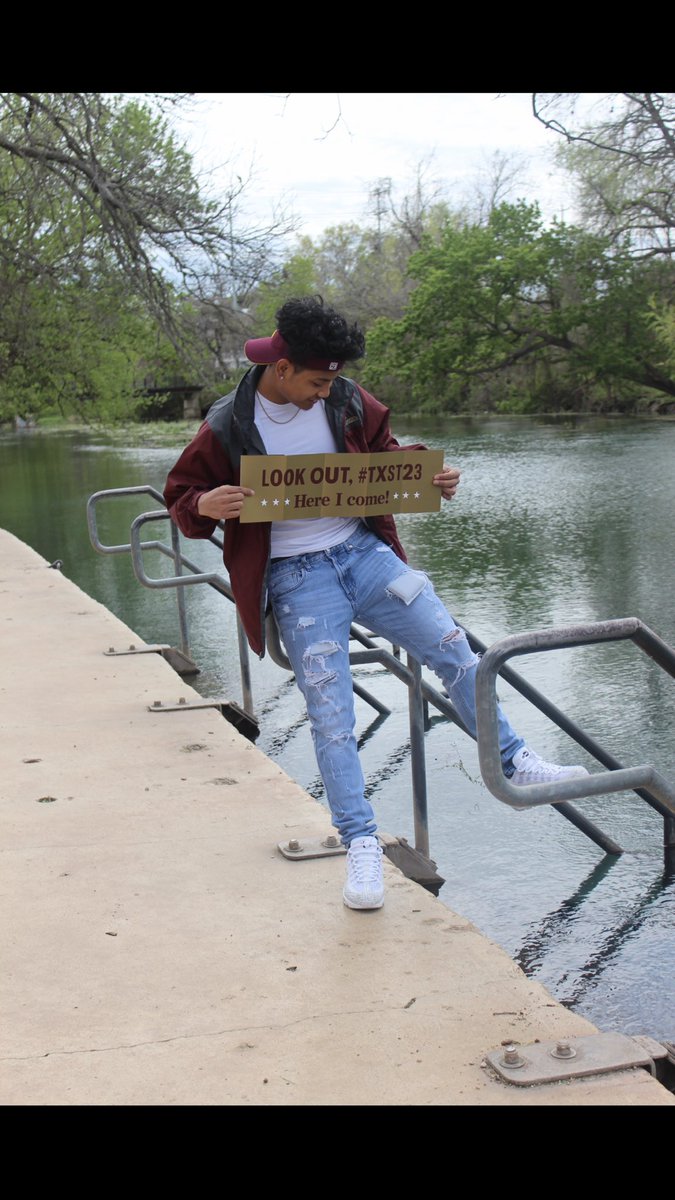 jcayyee's tweet photo. Eat em up cats πΈ #beabobcat #txstate23 https://t.co/v6MVLMJa6P
