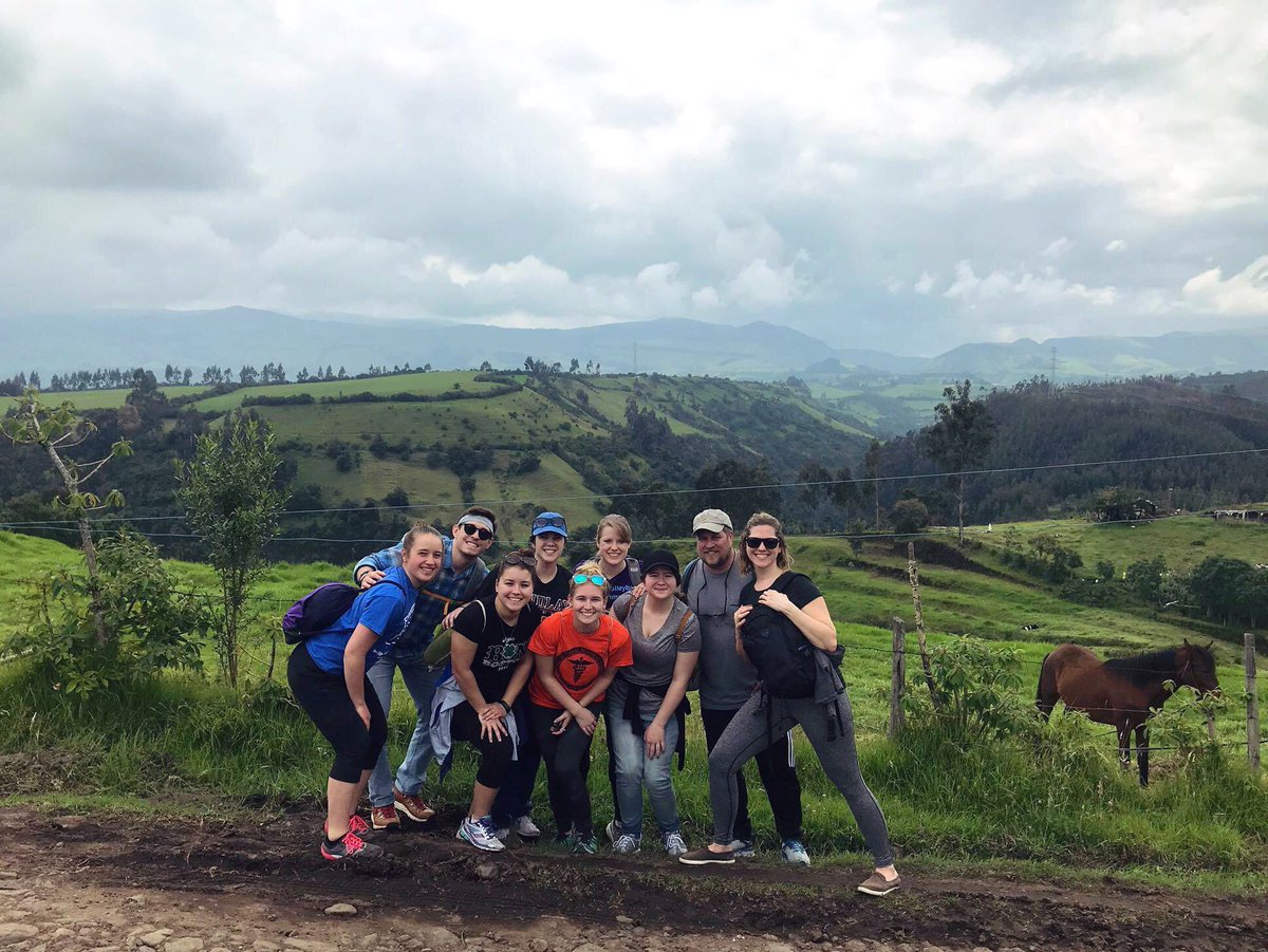 lamb_gabi's tweet photo. Altitude sickness>>> cold weather.   Take me backkkk🇪🇨 https://t.co/DFholidLID