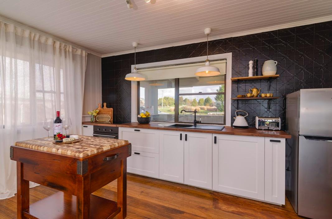 Lisa_LAbode's tweet photo. This luxury absolute waterfront cottage is situated on 3 acres of beautifully manicured land in the heart of Tasmania , complete with its own private beach.
https://t.co/02PlMpxORq
.
.
#tasmania #labode #luxury #shorttermstay #homesweethome #airbnb https://t.co/JuojfqUz8O