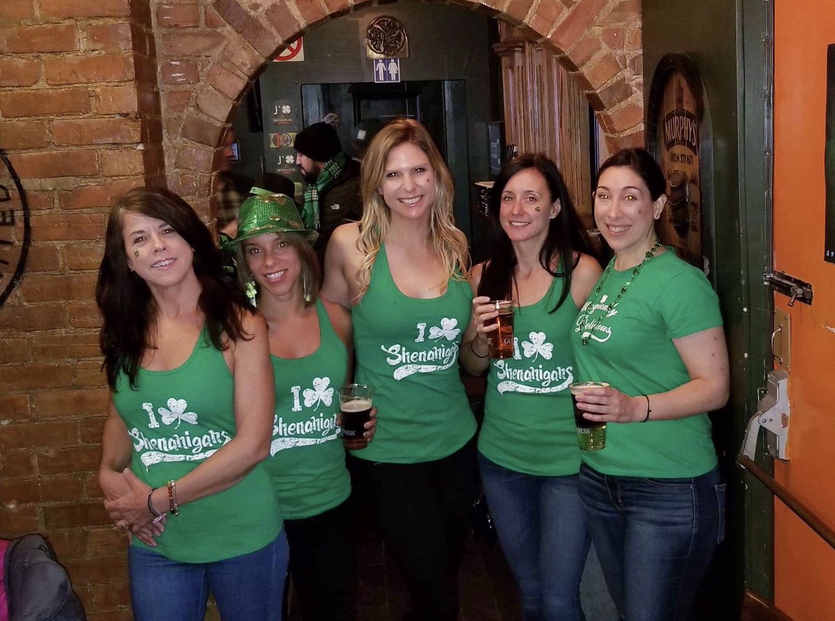 ChantalOnAir's tweet photo. “It’s the most wonderful tiiiiiiime of the year.”
- Me, every St. Patty’s Day
#fourleafclover #HappyStPatricksDay #PaddyAllDay #LetsPaddy #Shamrock #GreenOOTD #Leprechaun #WearingGreen #GreenOnTheme #Hurleys @HurleysIrishPub @SolmazM https://t.co/yyG6EKDKts