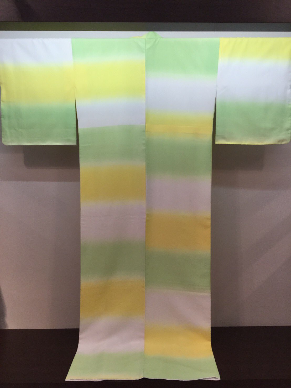 和を着る 楽しむ はんなり はんなり浅草店のレンタル着物 ドラマ黒革の手帖で武井咲さんが着ていたボカシの着物 を帝人シルフィルで再現したもの 選ぶのも楽しいレンタル着物 はんなり浅草店 はんなりサロン レンタル着物 黒革の手帖