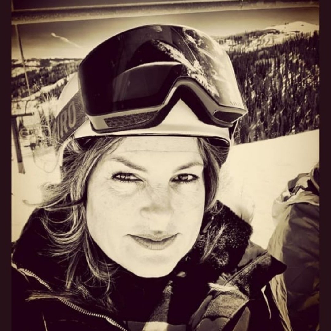 Svutherookie's tweet photo. Mariska another challenge awaits you, but I know you can do it! Joy will accompany you throughout the ski slope !! #Mariski ๐๐ค๐๐ค #MariskaHargitay #Petska #petska4life #StPatricksDay #PeterHermann @Mariska
#svu #svu20 #lawandordersvu #ski #smiles #SmileOn #SmileMore https://t.co/BSW3KD3YMj