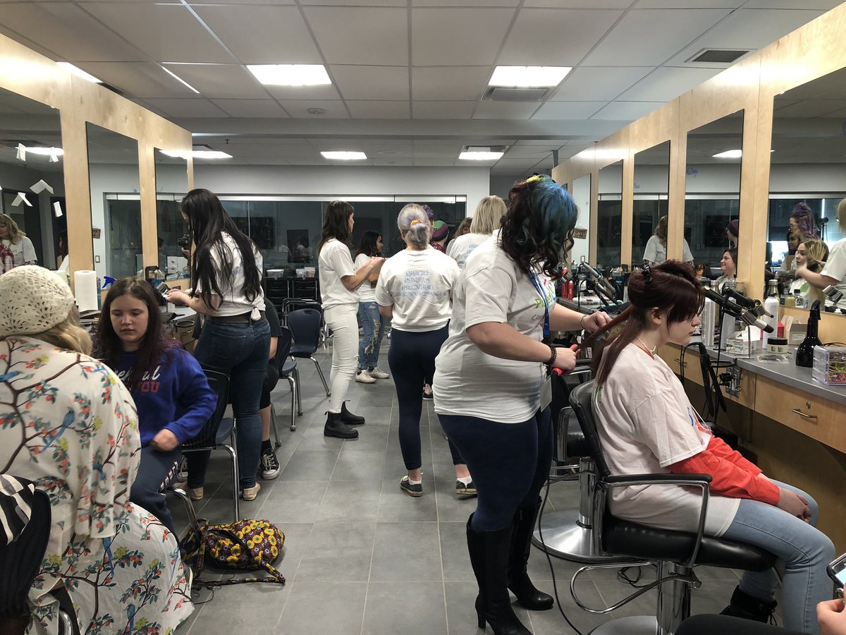 AlannaHnatiw's tweet photo. @PluggedInCC #BEutifulME #inclusion Thank you for including me in your day celebrating beauty in many different forms. https://t.co/DwyL3mnbmw