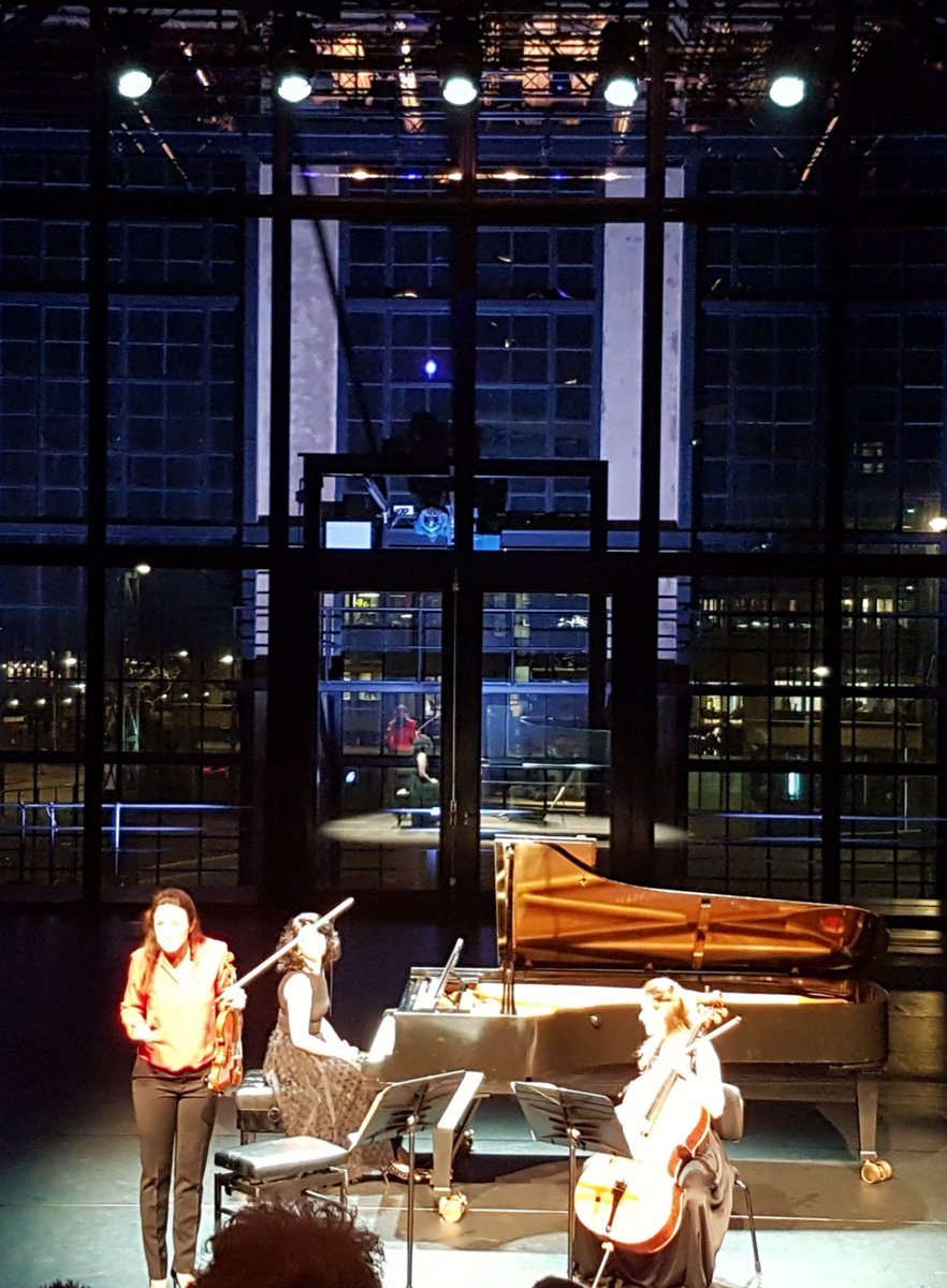sbeunke's tweet photo. Het @ArosaTrio, topmusici Nino Gvetadze, Maja Bogdanovic en Frederieke Saeijs in #Energiehuis #dordrecht speelden de sterren van de hemel...en dat kan je zien in machine3.Wat een uitlichting en uitzicht! @Kunstmin078 https://t.co/mX3FBlzTjm