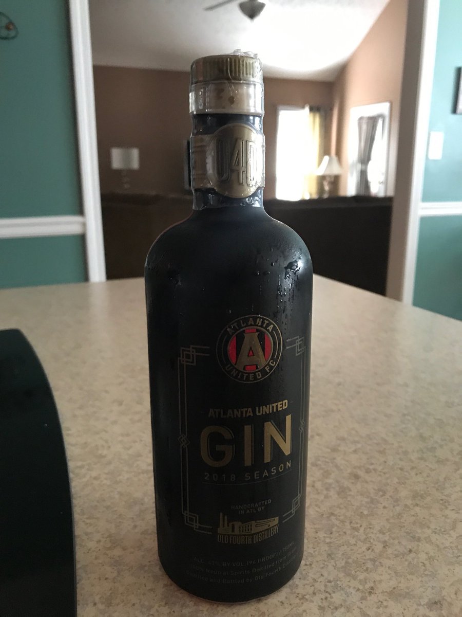 gamejunkee's tweet photo. #thdbackyard #lucky #atlutd Happy St Patrickโs Day!! https://t.co/5jkfCw5VzC