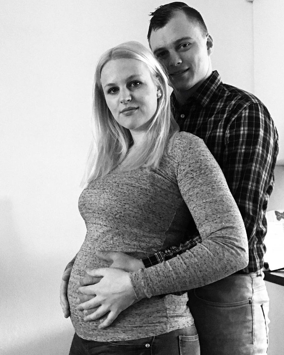 Het gaat zo snel. Nu ongeveer 21 weken en ik zie het buikje met de dag groeien. Ik heb zo'n zin om dit kleine mannetje vast te pakken. Nog even geduld. 👶😁