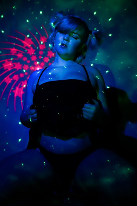 I could not be happier with how this idea turned out, laser lights and aliens are the way to be.  If