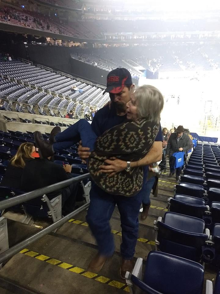 FOX13News's tweet photo. TRUE GENTLEMAN: When the volunteer firefighter saw an elderly woman struggling to climb the staircase after the Houston rodeo, he stepped in to help by carrying her up the stairs. https://t.co/9hsuXnH9FS https://t.co/0v9EOnCR6o
