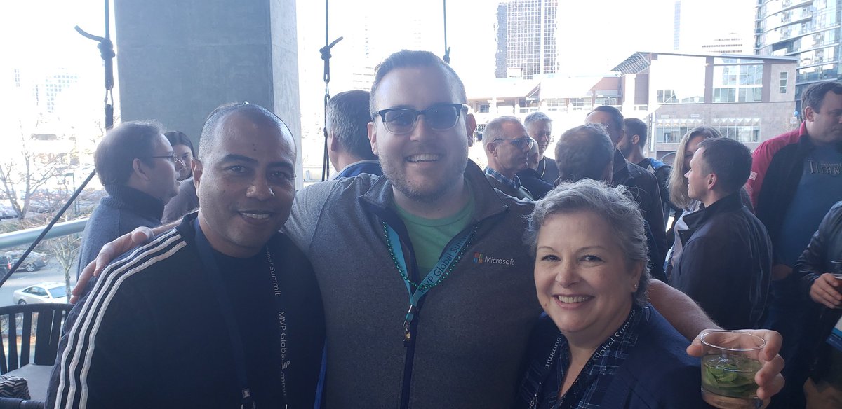 dgpblogster's tweet image. With #JonFlow and @MsBelindaAllen over at the W hotel #MVPSummit #MVPBuzz