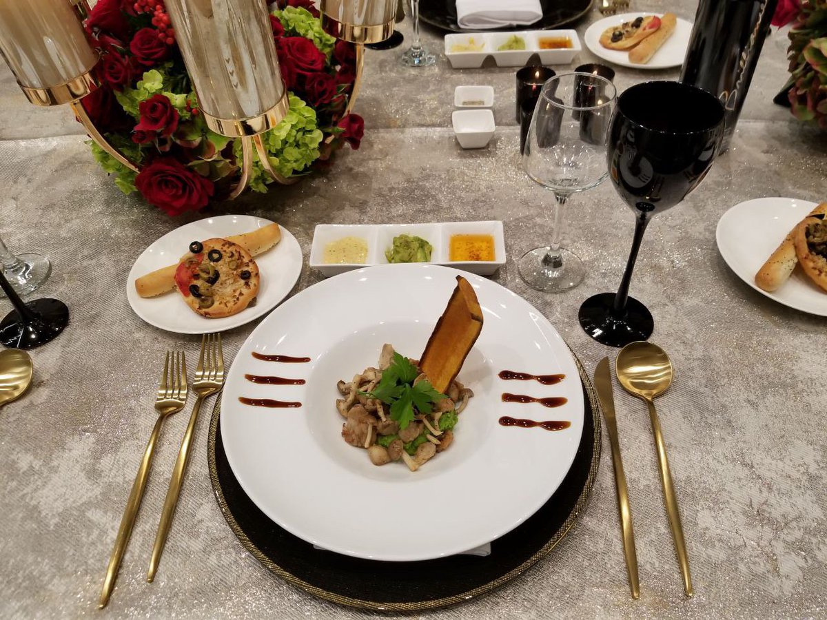 decorielevents's tweet photo. When the dishes look as good as they taste! 😋
Just a quick glimpse of the mouthwatering, perfectly-styled dishes 🍽 https://t.co/tZeL9USVoR