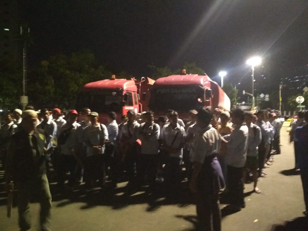 TohaHani's tweet photo. INTRUKSI PRESIDEN
TIDAK DIJALANKAN..
" 1095 AWAK MOBIL TANGKI
PERSIAPKAN AKSI KEMBALI "..!!!
#848_Amt_PERTAMINA
#Pekerjakan_Kembali
@jokowi @pramonoanung @setkabgoid @KemensetnegRI @pointer_ID @tempodotco @marierteman @republikaonline @tvOneNews @PERTAMINA_PUSAT https://t.co/QRX1EyOUqA