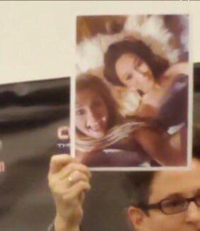 elyciastuff's tweet photo. OH! MY! GOD! THE CLEXA BED SELFIE EXISTS!!!! 🗣️🆘 https://t.co/6qliWeXvae