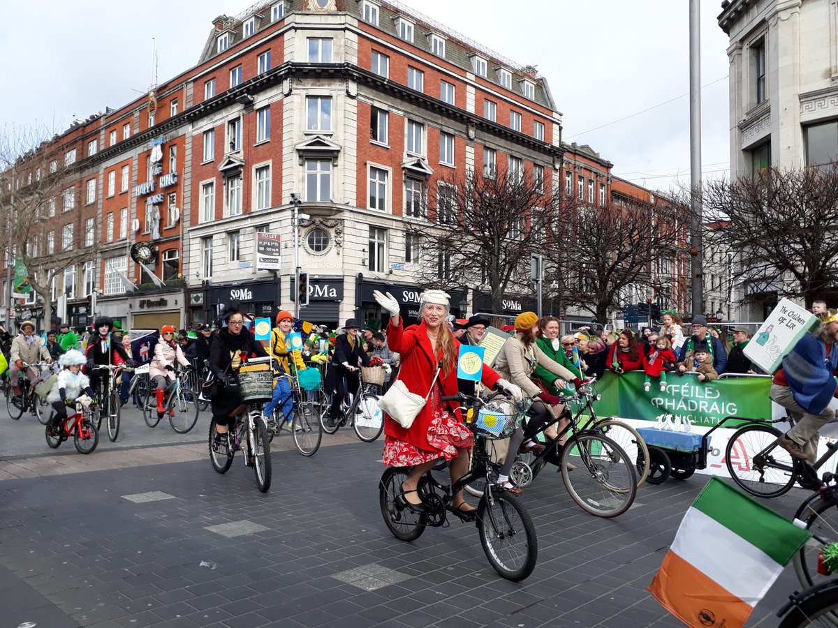 CByrneGreen's tweet photo. That was a pretty magic #PaddysDay with front row seats at the parade thanks to @DubCityCouncil, a stroll thru a #carfree City to the Festival Village (human Pac Man!) &amp; a visit to the magnificent #Eamondoyle show in @RHAGallery. Thanks @stpatricksfest for another great weekend. https://t.co/vFOIHhj1ac