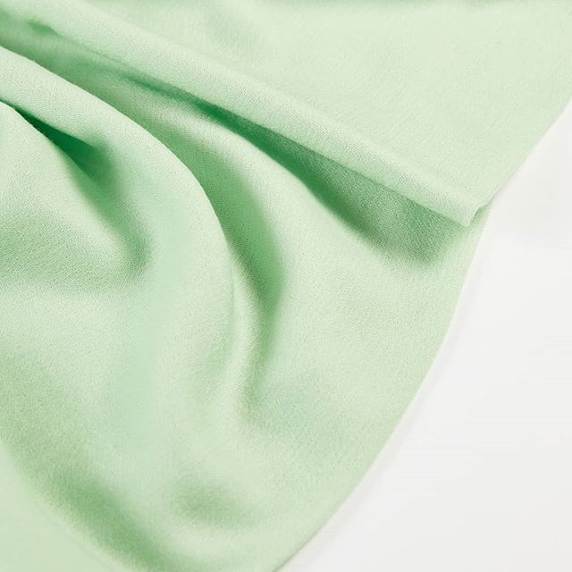 NaturallyNoFoot's tweet photo. Why is cashmere so heavenly to touch? 💚 It’s because its fibres, gently combed from the little cashmere goat are gossamer fine and extra long. 💚 Which is why  it is so effortless to wear. Guaranteeing you a little luxury... even on the harshest days! https://t.co/UO4tg8ERYa https://t.co/xPozs2W8mj