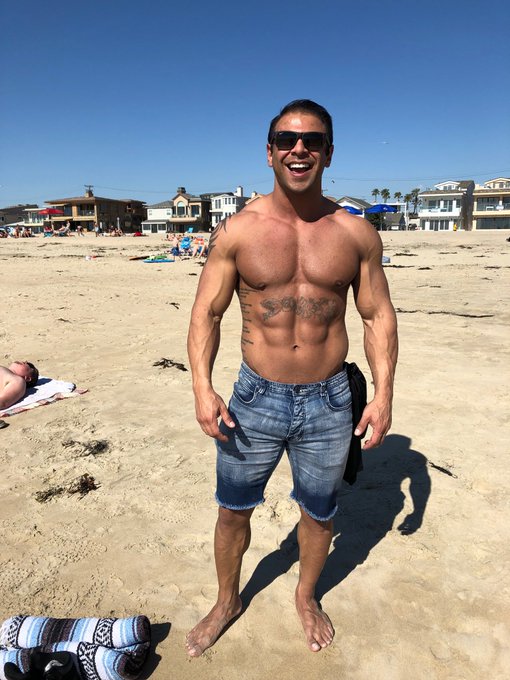Beach Day🍀🌞💪🏼 https://t.co/qwtfcR8eW0<a href="/tag/flexfriday"class="tags"><span>#flexfriday</span></a>
