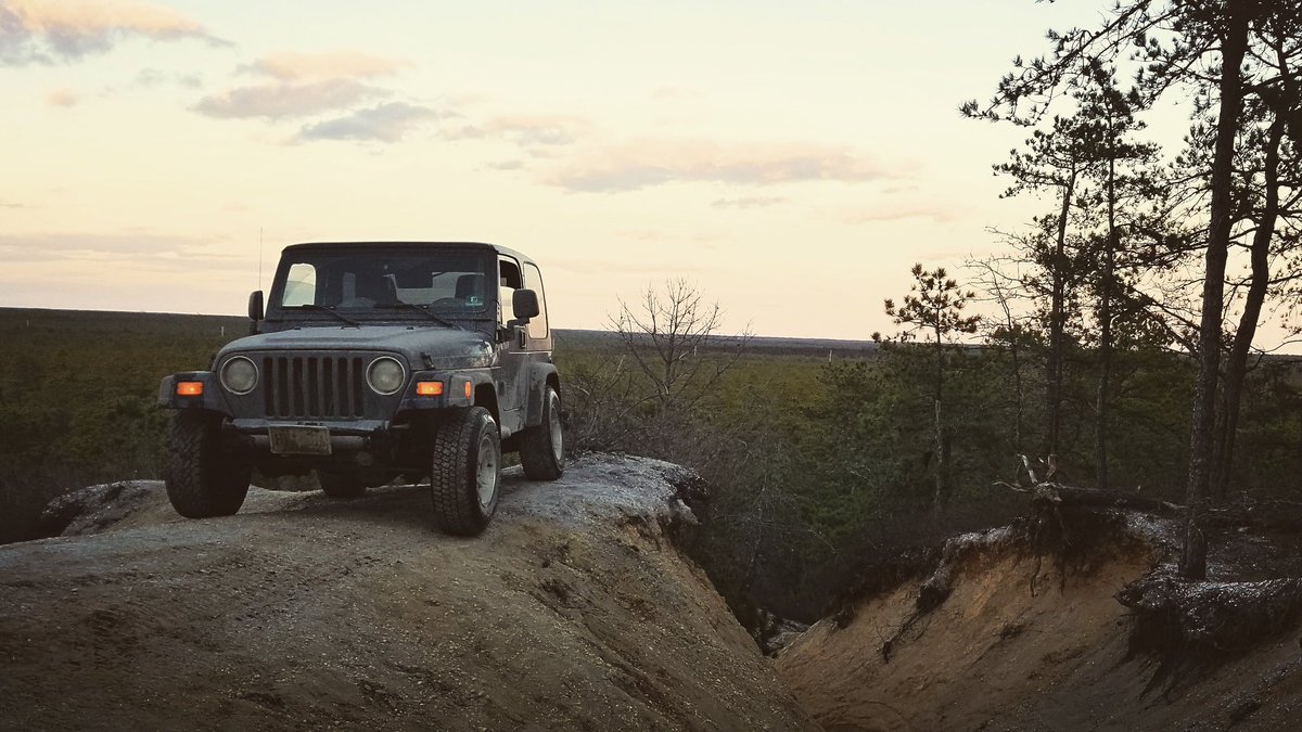 DreamcastHubCom's tweet photo. My absolute favorite shot of my stock ass #Jeep #Wrangler that made it to the top of the #summit.

#offroad #testlimits https://t.co/07XpzWuTX2