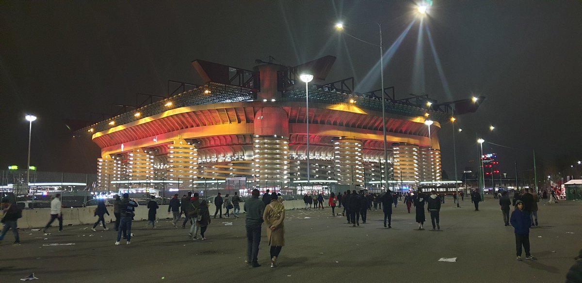 miguelinho2910's tweet photo. Game 75. @acmilan 2-3 @Inter. A childhood dream come true, visiting the San Siro for Derby della Madonnina. Frantic game full of incident, poor officiating and a booming atmosphere. Everything I imagined and more 😍 #groundhopping https://t.co/0RiIpLPFMS