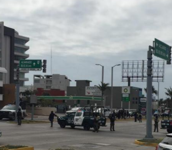 021CHERRY's tweet photo. Cierran autoridades bulevar Ruiz Cortines de #BocadelRío por revisión de automóvil https://t.co/EfUJcuAGwM #verfollow #xalfollow #pozarica #xalapa #veracruz #coatzacoalcos #tuxpan #cordobaver #minatitlan #jaltipan #coatepec #sanandrestuxtla #rioblanco #orizaba https://t.co/qsrdJXPn36