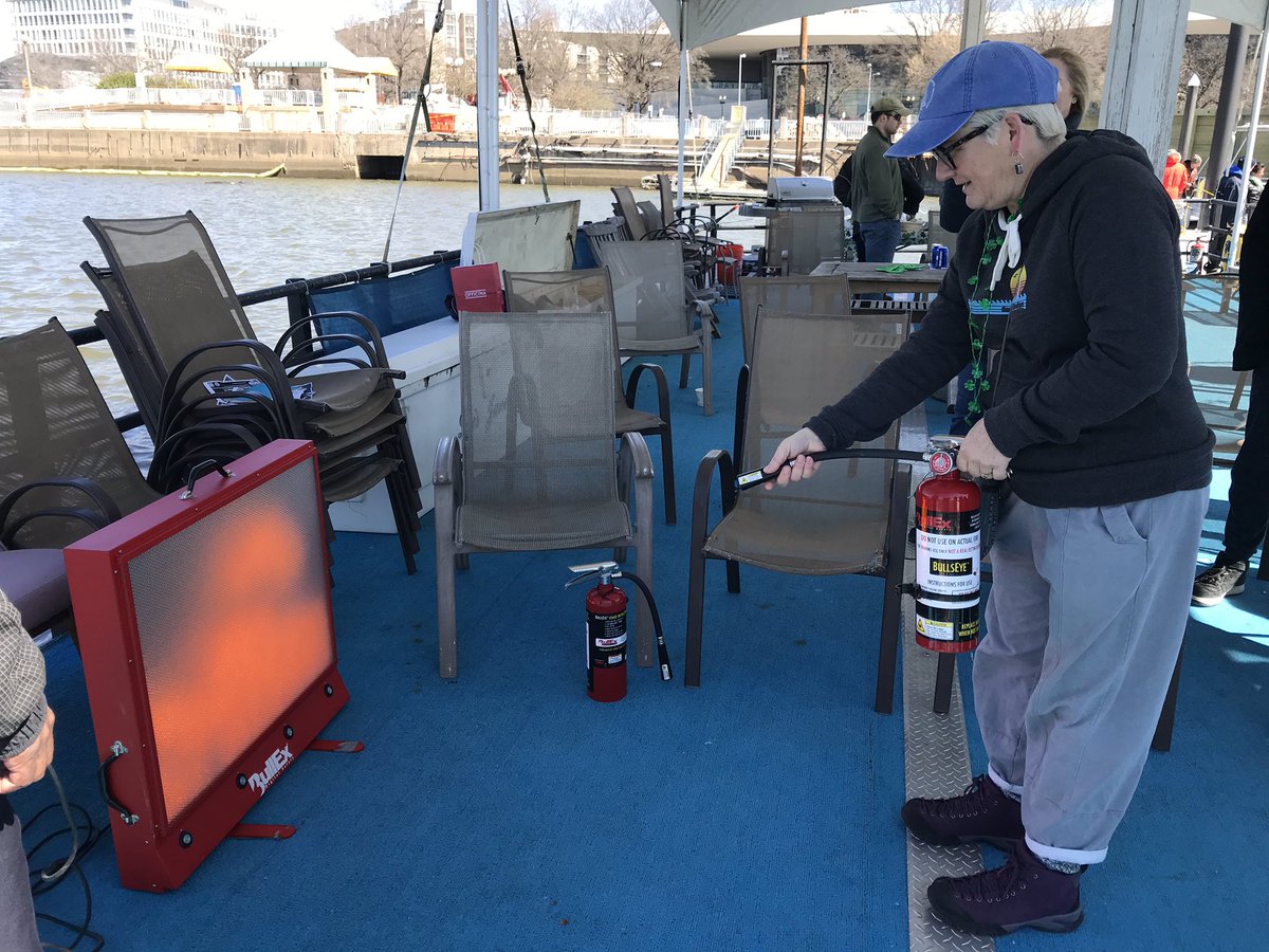 POWYCDC's tweet photo. So much fun and so much great safety information today with @dcfireems,@GPSADC and @CYC1892 #safetyfirst #boatsafe365 #dcfire #swdc https://t.co/AKtP7u78WT