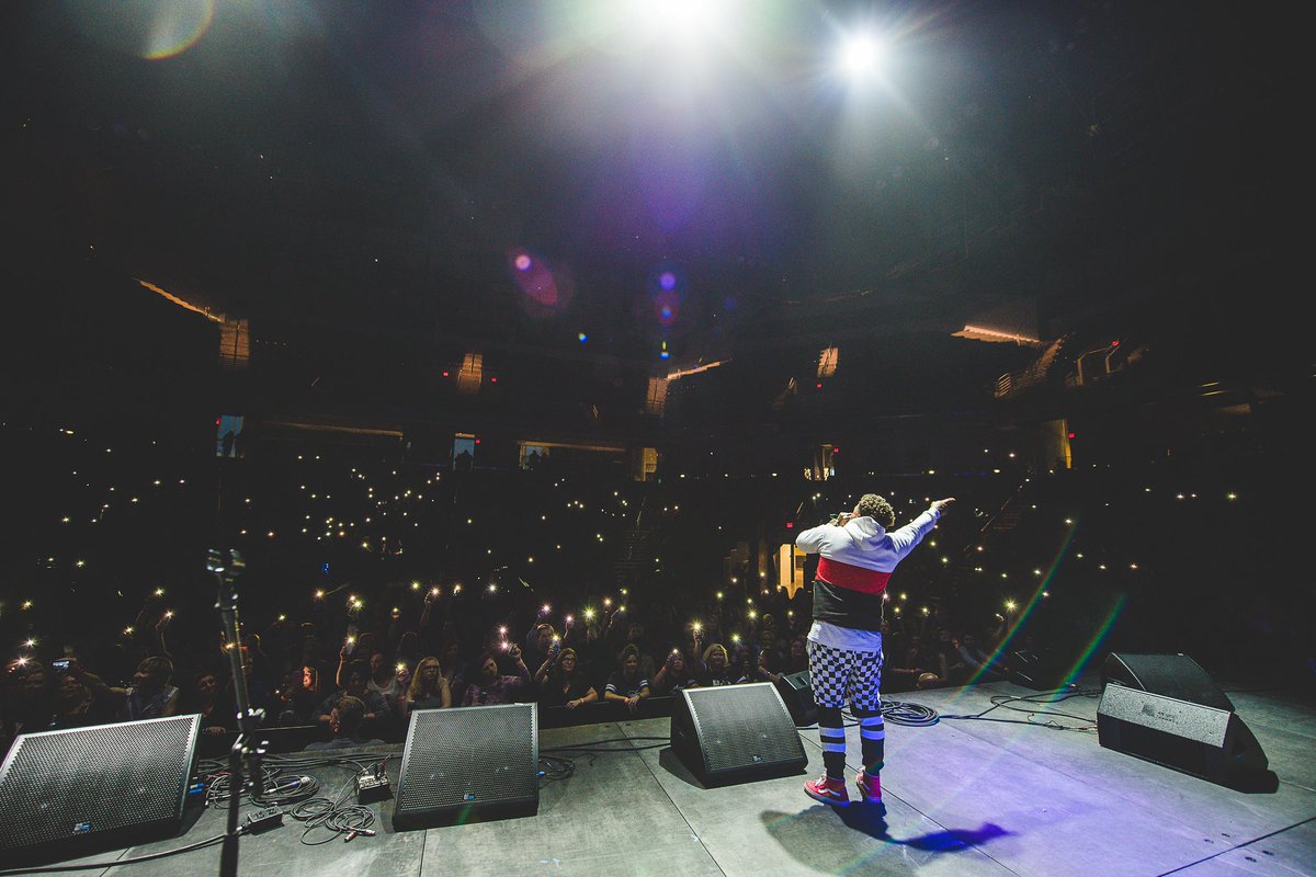 MirAdeleLam's tweet photo. My boyfriend is better than yours. #ArenaShows #1Fan ๐@SantinoCorleon https://t.co/YcYCU5duur