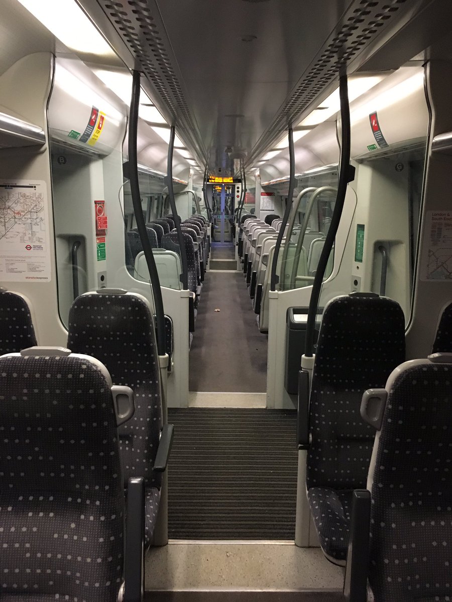 CHTJonas's tweet image. 11pm solo train carriage life #alwaysalone