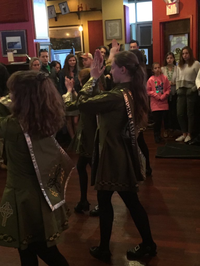 MistressTyler's tweet photo. Out celebrating St Patties Day at an Irish Pub of course! #stepdancers #stpatsday https://t.co/pADtnSP52c