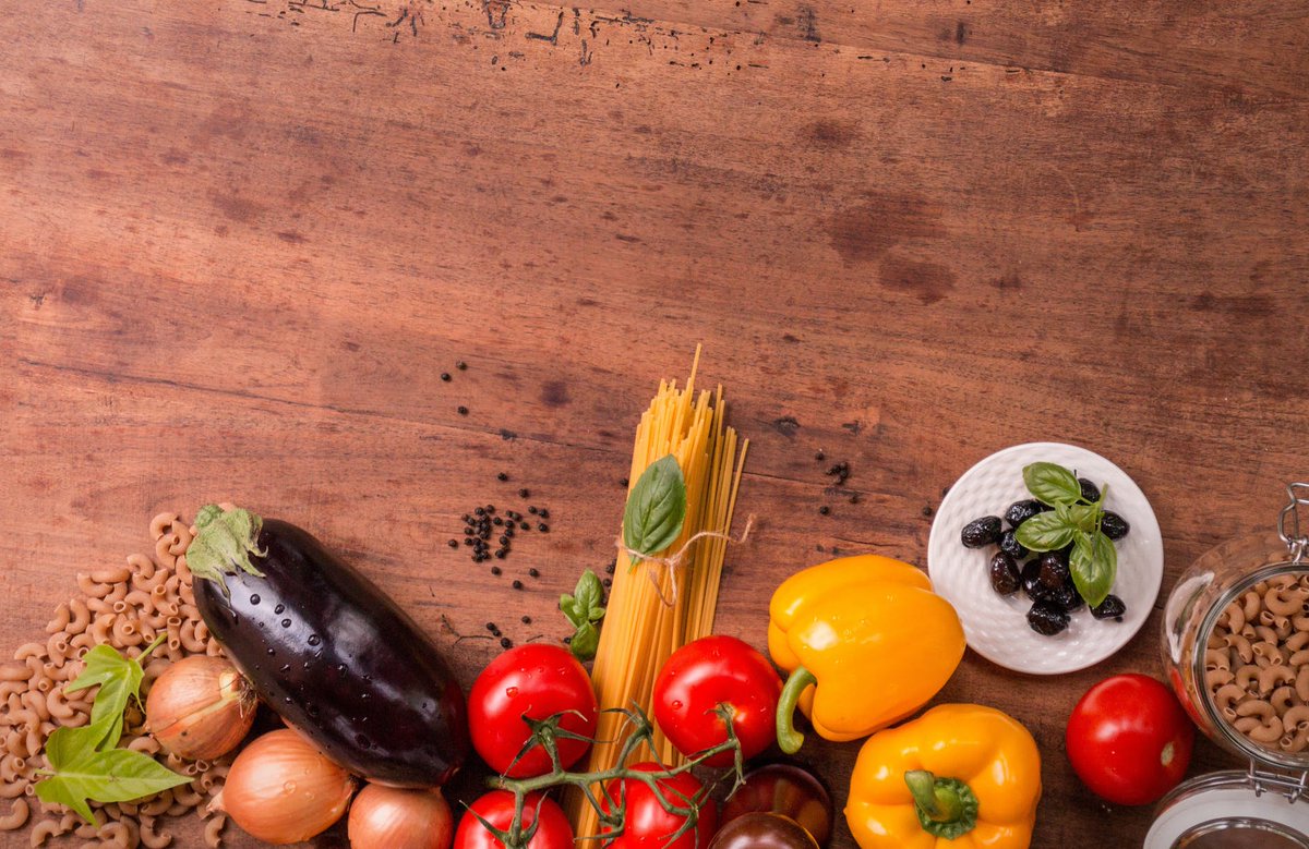 CentennialEDU's tweet photo. What are #nutrients and what makes them so important? This is the type of #knowledge 🤔 🤓 that our #FoodServiceWorker #students learn in their program. Here is a quick breakdown to give you an idea of what you need to make your body run. ► https://t.co/XwJGaU31Px https://t.co/6B2vrzrVEl