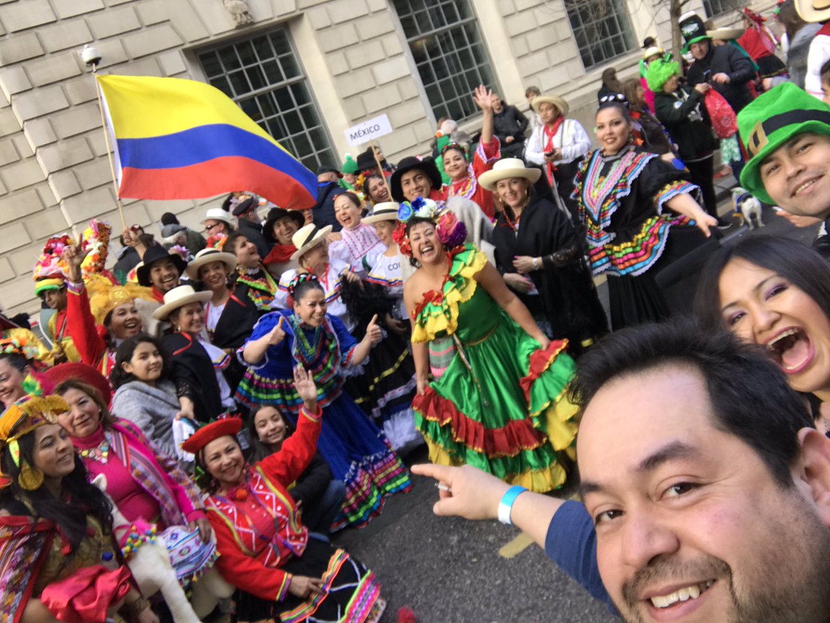 RogerAlarconP's tweet photo. OLA Organización Latinoamericana de Artistas UK
Participando en #StPatricksDayParade #OLAStPatricksDay
@hortensia73
@jomhs @MayorofLondon @ArtistasLatino3 https://t.co/4eH8C8HmOH