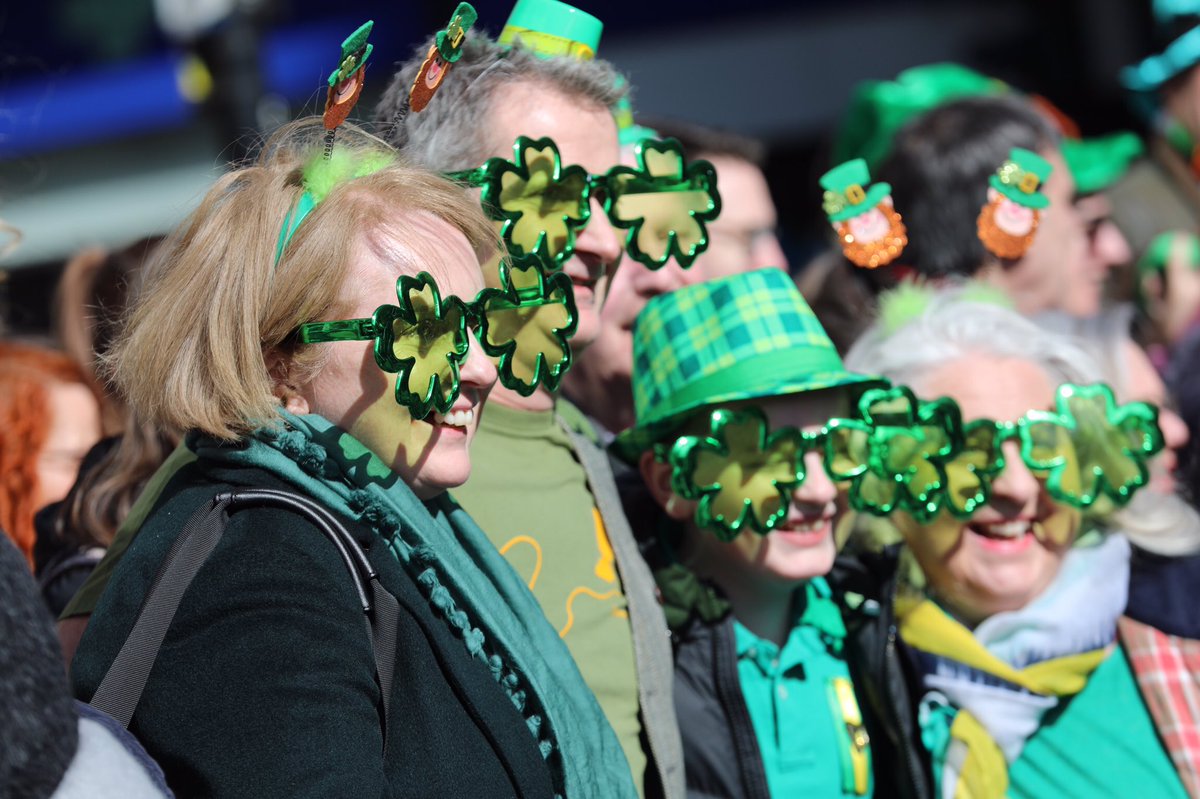 RogerAlarconP's tweet photo. OLA Organización Latinoamericana de Artistas UK
Participando en #StPatricksDayParade #OLAStPatricksDay
@hortensia73
@jomhs @MayorofLondon @ArtistasLatino3 https://t.co/4eH8C8HmOH