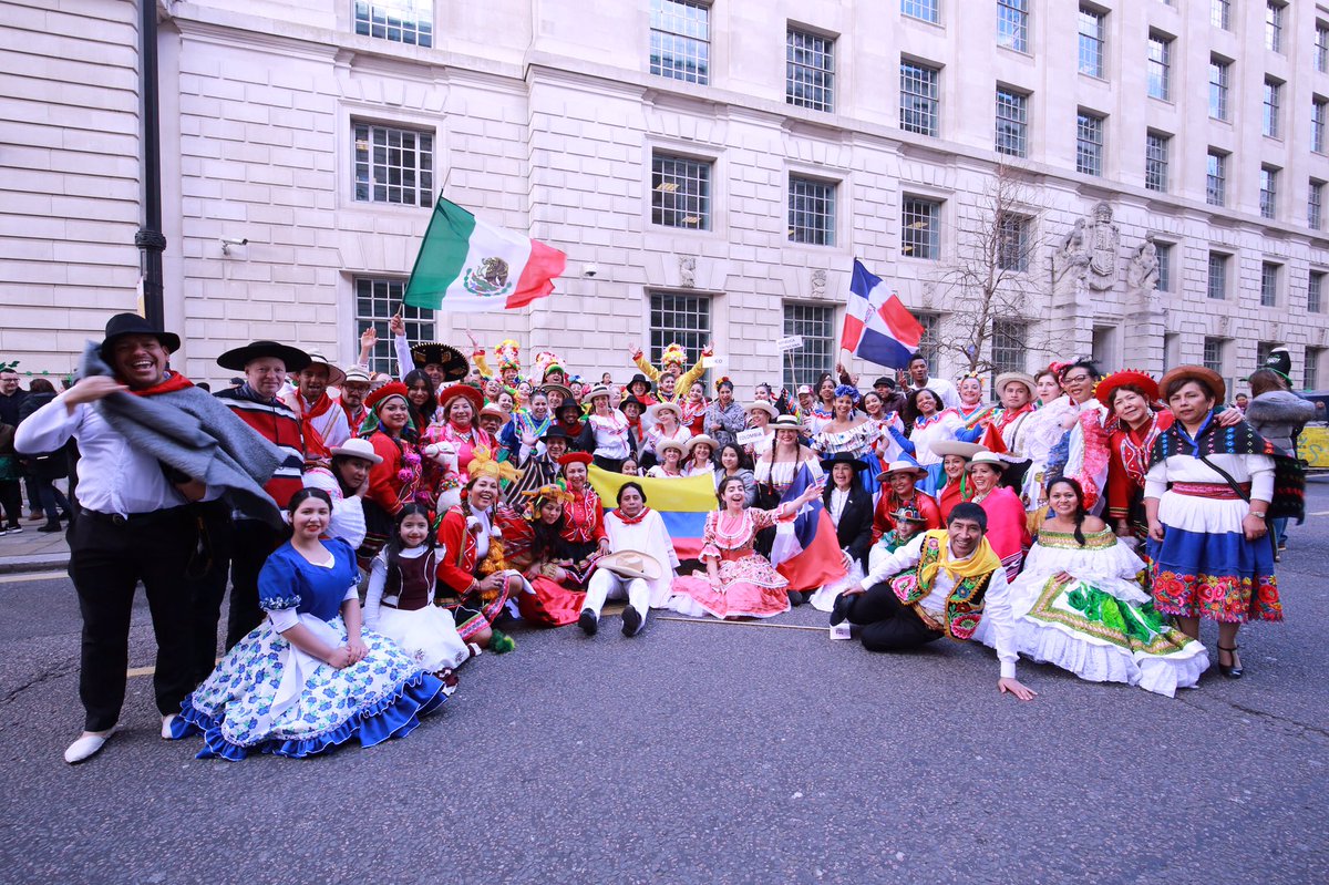 RogerAlarconP's tweet photo. OLA Organización Latinoamericana de Artistas UK
Participando en #StPatricksDayParade #OLAStPatricksDay
@hortensia73
@jomhs @MayorofLondon @ArtistasLatino3 https://t.co/4eH8C8HmOH