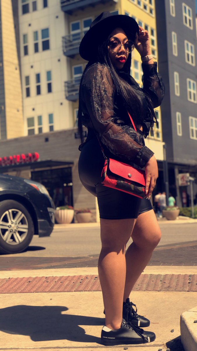 _SHE_SO_THICK's tweet photo. #Sxsw’19 https://t.co/HbVXKgdC8Z
