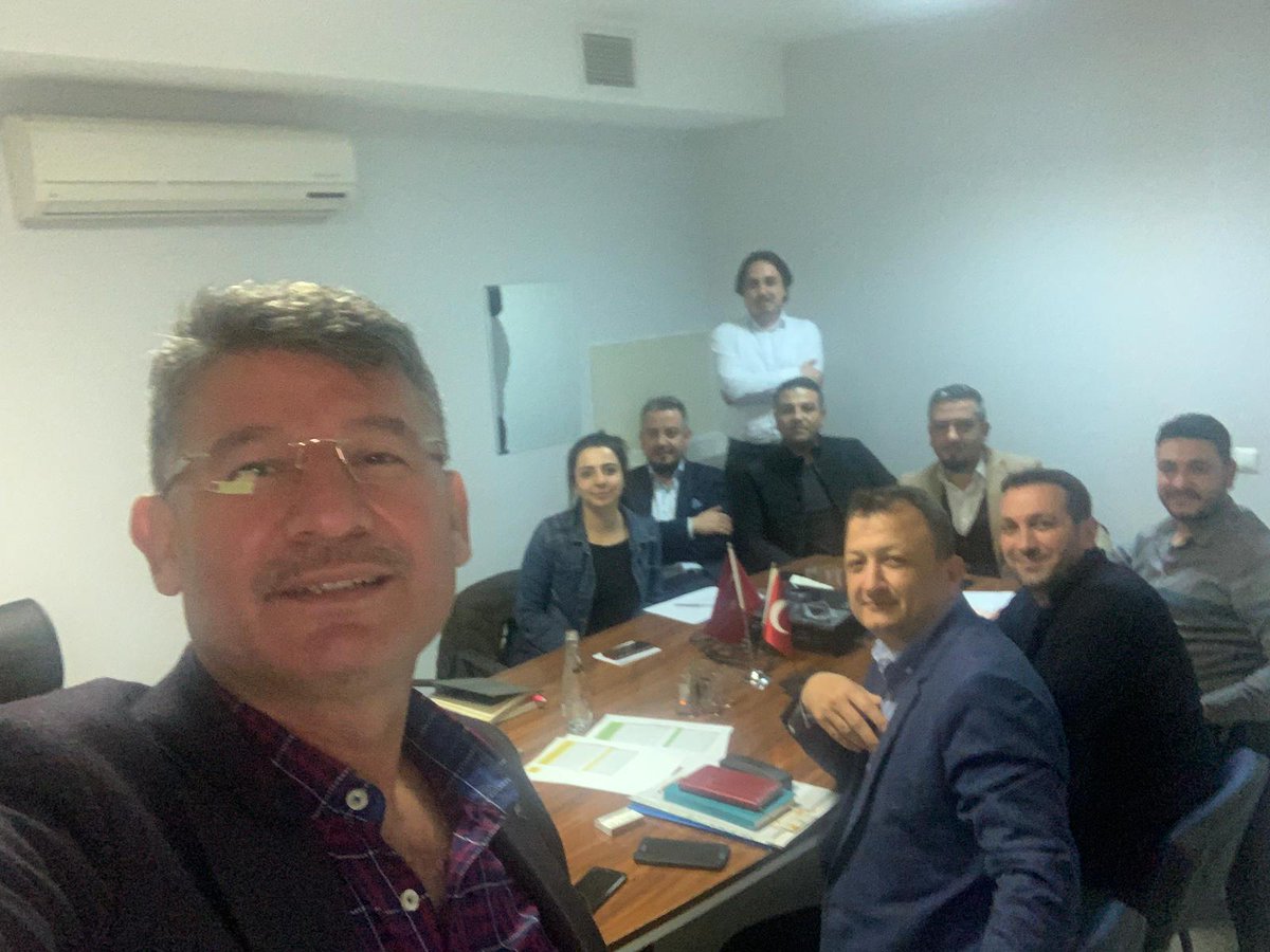 "Aşkınan çalışan yorulmaz"

Strateji ekibimizle çalışmaya devam. Son 14 gün...

#BelediyeİşiGönülİşi 
#MemleketİşiGönülİşi